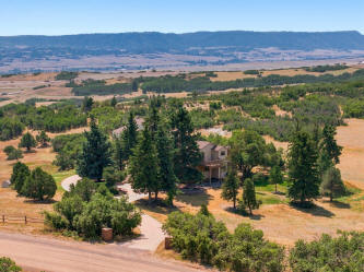 FOR SALE: 806 Twin Oaks Road | Castle Rock CO 80109 Twin Oaks - an equestrian community with bridle trails in Castle Rock